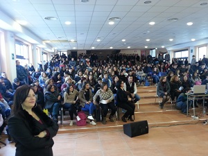 la preside Zaccheria e l'auditorium del Renda gremito